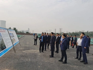 Luoyang city leader Jiang Ling and others visited the construction site of 60,000-ton extractant project of Sanuo New Material, a subsidiary of Longhua Group